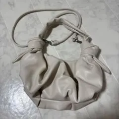 ZARA ギャザー ショルダーバッグ ホワイトのサムネイル