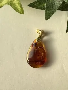 天然石　アンバー(琥珀)ペンダントトップ