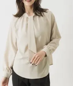 衿ギャザー　ボウタイブラウス