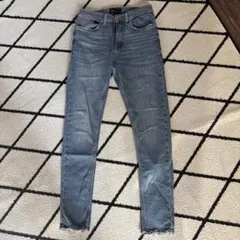 美品　　ZARA ライトブルースキニーデニム