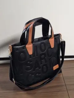 お値下げ　エンボスロゴ合成皮革トートバッグ
