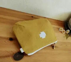 山吹色の生地　刺し子　ダーニング刺繍　ぷっくりファスナーポーチ　ハンドメイド