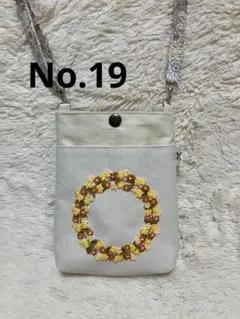 ハンドメイド　黄色系花刺繍入スマホショルダーバッグ　ポシェット　オフホワイト