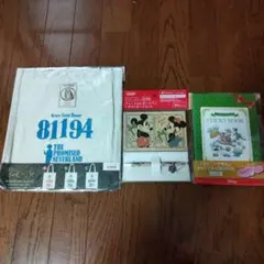 約束のネバーランドトートバッグとチャーム付きボールぺん+ポストカード、付箋ブック