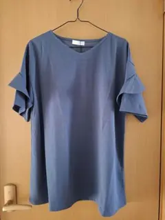 【新品】ベルーナ 半袖ブラウス(Tシャツ) L スモーキーブルーのサムネイル