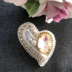 ビーズ刺繍ブローチ☆大人のハート☆ハンドメイドアクセサリー