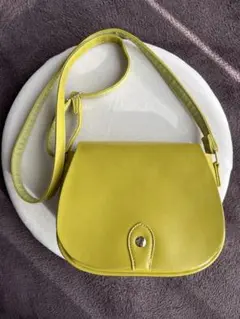 ショルダーバッグ　ライムグリーン 　　レガートラルゴ