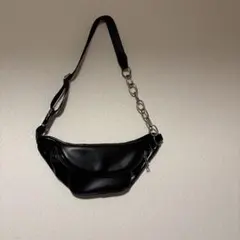黒いボディバッグ・ウエストポーチ