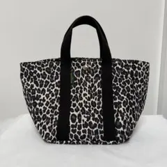 Item thumbnail for item baa20d5a-b2a8-42cc-934d-aa28ae144220