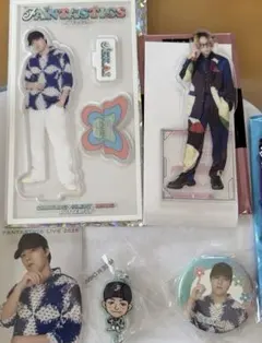 世界 アクリルスタンド トレカ アクキー 缶バッチ セット