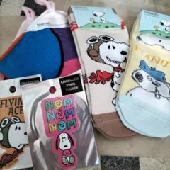 スヌーピーステッカー　靴下　ループ付きハンドタオルセット　フライングエース