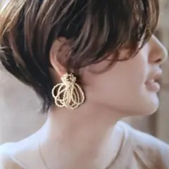 スワロフスキーとビーズタッセルの大人の大ぶりピアス