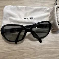 CHANEL スクエアサングラス ブラックのサムネイル