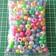 No.34 プラスチックパールビーズ　9×6ミリ穴3.5mm 約200個