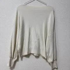 クリーム色バルーン袖ニット
