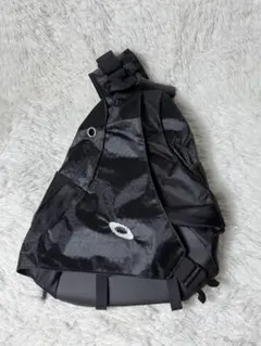 2025年最新】ワンショルダー オークリーの人気アイテム - メルカリ