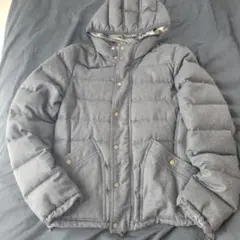 フード付きグレー ダウンジャケット