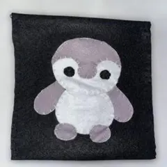フェルト製ペンギン刺繍ポーチ
