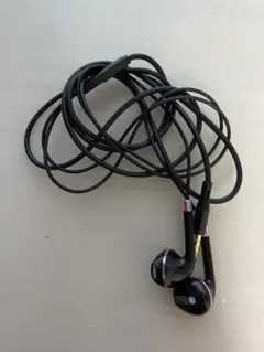ブラック 有線イヤホン 3.5mmジャック(？)
