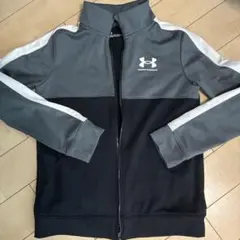 キッズUNDER ARMOUR ジャージ グレー/ブラック　size150のサムネイル