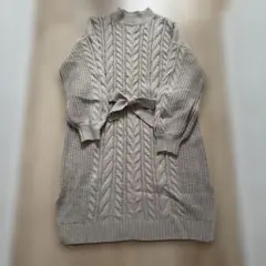 ベージュ ケーブル編み ニットワンピース　ウエストリボン　ベルト　横スリット