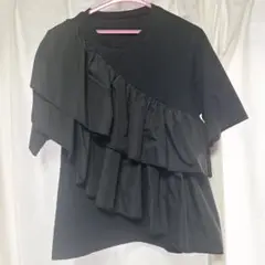 美品　フリル付き黒Tシャツ 半袖