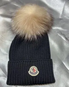 MONCLER ブラック ニット帽 ファー付き - メルカリ