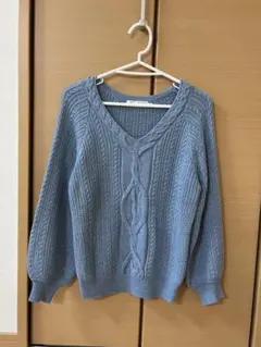 クチュールブローチ　青色 Vネック ケーブル編みニット　38