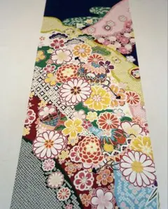 京友禅　はぎれ〈6002〉てまり　桜　菊　糸巻き　紺色地模様　着物　振袖ブライス