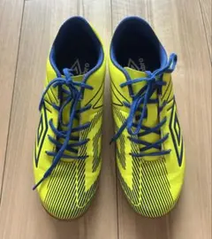 umbro アンブロ　サッカーシューズ 室内 トレーニング イエロー　22cmのサムネイル