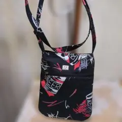 手作り 抽象デザイン サコッシュ