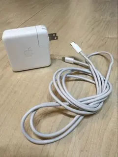 Apple 61W USB-C Power Adapter 本体