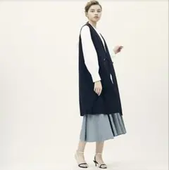トゥモローランド Ballsey ネイビー ドライアムンゼン Vネックジレ 36のサムネイル