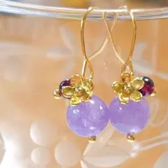 お花とラベンダーアメジストとガーネットのピアス