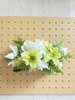 2031. フラダンス　タヒチアン　髪飾り　ヘアクリップ　ハワイ　白　黄緑　緑