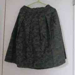 UNIQLO 迷彩柄 フレアスカート Mサイズ カーキ　ユニクロ
