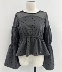 【美品】loinnuit シアードッキングパフトップス ドット 水玉のサムネイル