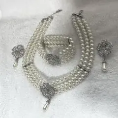 パールフラワーモチーフアクセサリーネックレス　イヤリング　ブレス3点セット