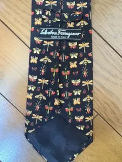 【美品】フェラガモ　Ferragamo　シルク　昆虫総柄　ネクタイ