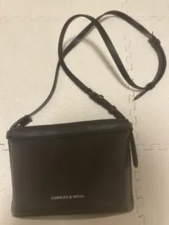 CHARLES & KEITH /Ellis エリス バケットバッグ