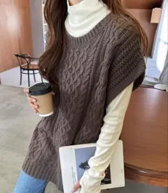 andme ケーブル編みニット　ベスト