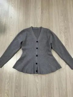 ペプラムニット