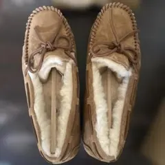 Uggモカシン チェストナットリボン付き