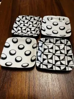 AIKA モノトーン 小皿 4枚セット 豆皿のサムネイル