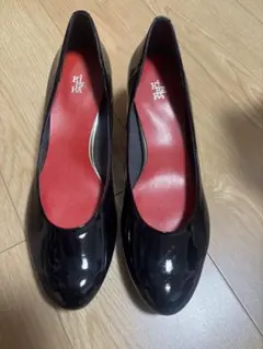 KiBERA 25.5 S ラウンドミドルヒールパンプス　ブラック　エナメル