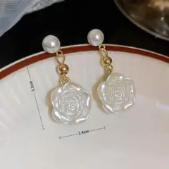 【新品】　ピアス　ローズ　パール調のサムネイル