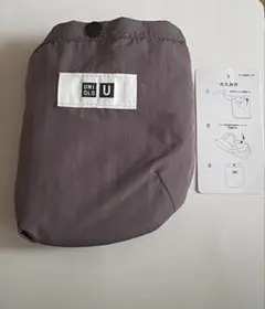 ユニクロ　折り畳めるポーチのサムネイル