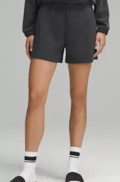 Lululemonショートパンツ/SwiftlyMid-Rise Short3” - メルカリ