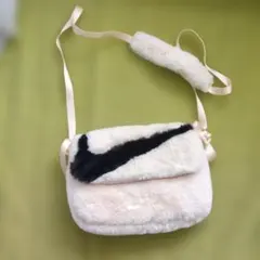 Nike ファーショルダーバッグ クリーム色