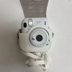 チェキ instax mini 11 アイスホワイト　ケース付き